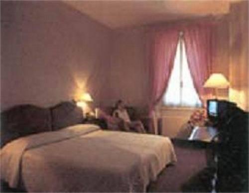 פוליניו Hotel Poledrini מראה חיצוני תמונה