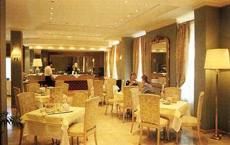 פוליניו Hotel Poledrini מסעדה תמונה